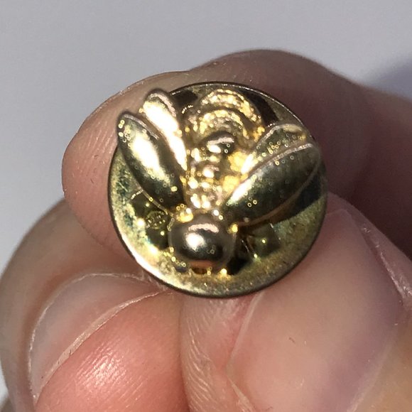 Jewelry - Vintage Gold Tone Bee Pin